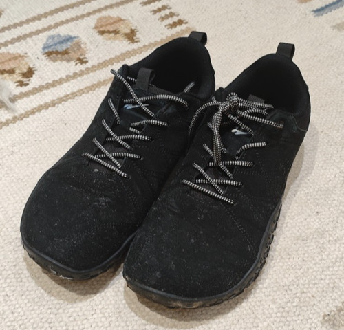 Men barefoot trail walking - men’s,